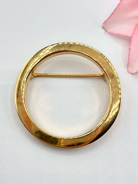 Trifari Jewelry - Vintage Crown Trifari Circle Wreath Brooch Pin Gold Tone Signed Classic Timeless